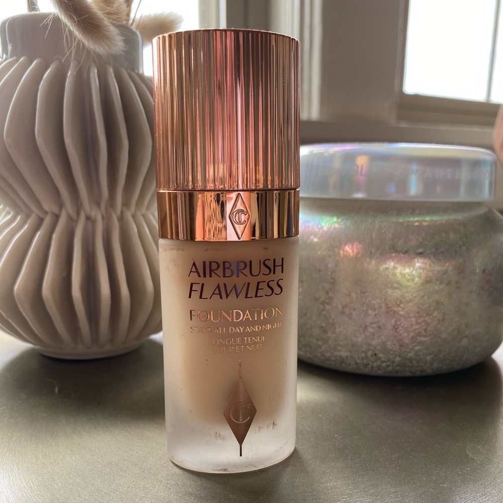 Charlotte Tilbury Airbrush Flawless Foundation shade 4 Warm Chaud